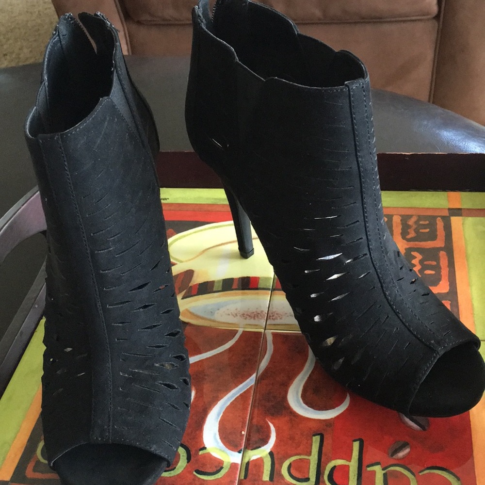 Candie’s Black Peep Toe Heels - Picture 2 of 7
